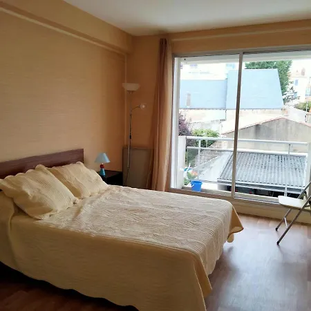 Lumineux 2 Pieces A 100 M De La Et Du Marche Arago, Avec Balcon Et Parking Securise - Fr-1-331-100 Apartment Les Sables-d'Olonne