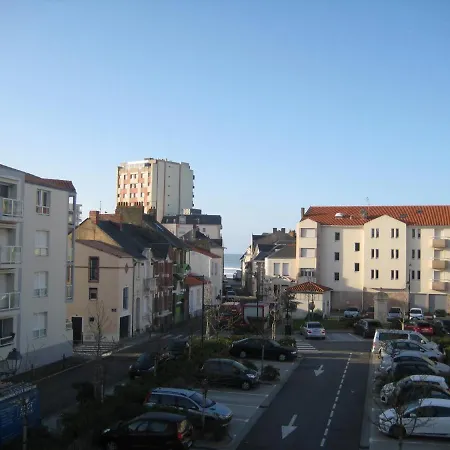 Lumineux 2 Pieces A 100 M De La Et Du Marche Arago, Avec Balcon Et Parking Securise - Fr-1-331-100 Ле-Сабль-д’Олон