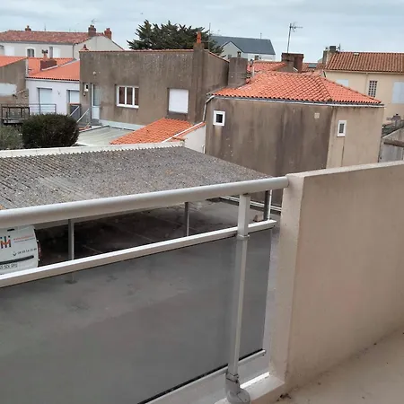 Lumineux 2 Pieces A 100 M De La Et Du Marche Arago, Avec Balcon Et Parking Securise - Fr-1-331-100 * Ле-Сабль-д’Олон