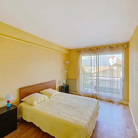 Lumineux 2 Pieces A 100 M De La Et Du Marche Arago, Avec Balcon Et Parking Securise - Fr-1-331-100 * Les Sables-d'Olonne